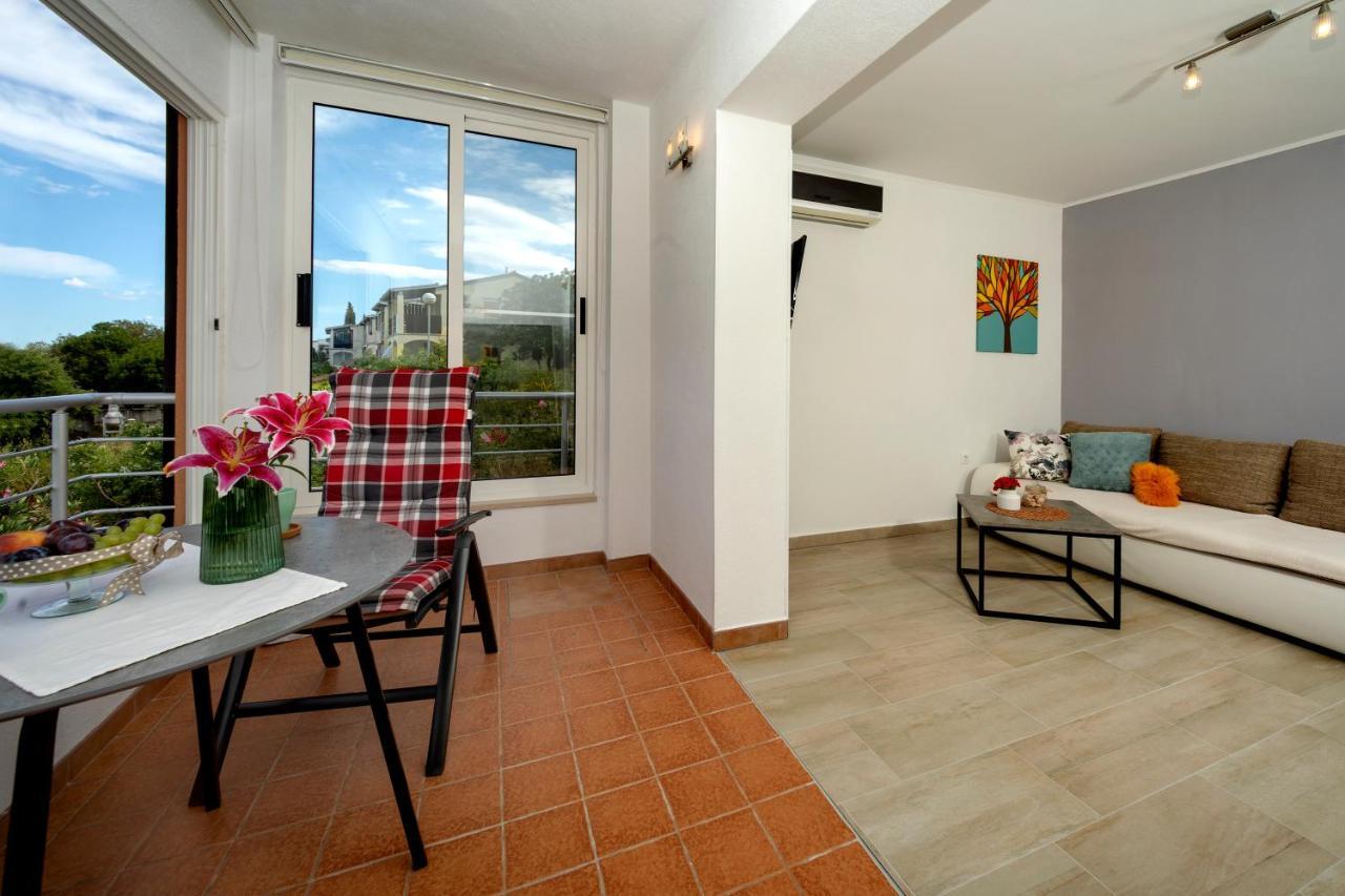 B Apartment Ravni Luaran gambar